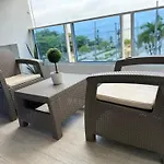A un paso de la playa